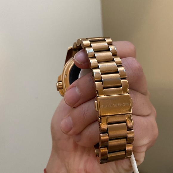Michael Kors Smart Watch - Picture 6 of 7